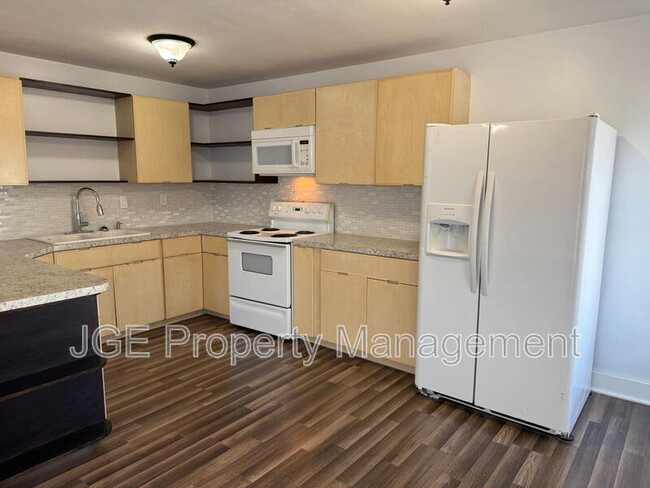 Building Photo - 810 Lake Shore Dr