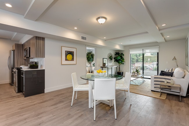 Primary Photo - 1306 N Orange Drive, Los Angeles CA 90028
