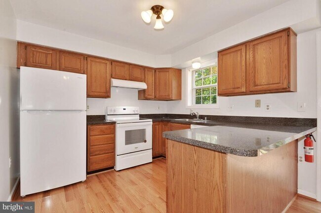 Building Photo - 11951 Sentinel Point Ct