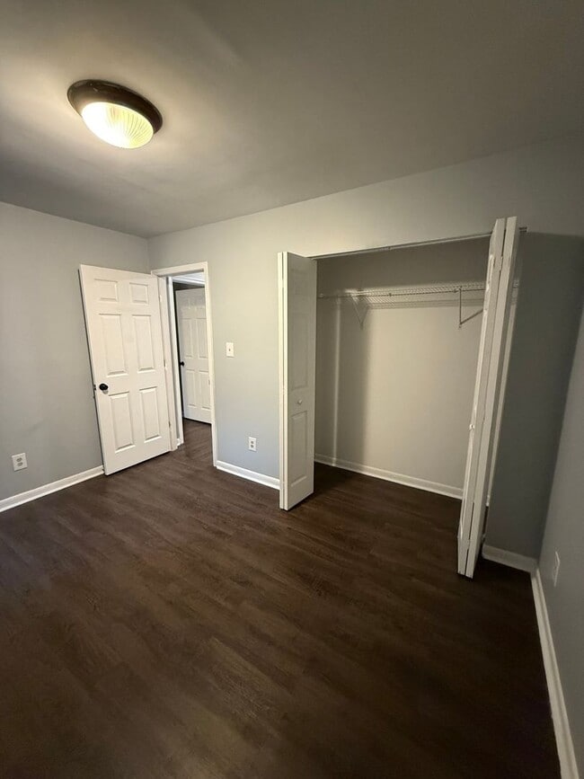 Building Photo - Charming 3BR Townhome in Greensboro