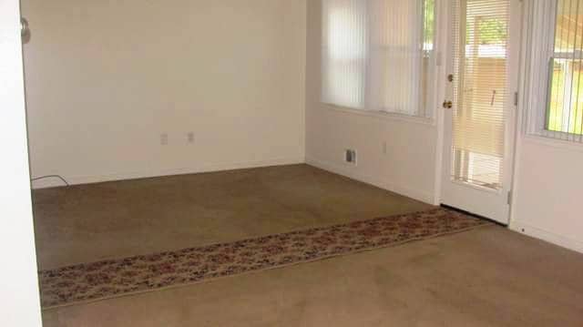 Building Photo - 3 Bedroom, 1.5 Bathroom Quadra-Plex