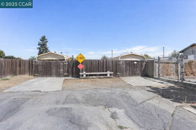 Building Photo - 15499 Lark St