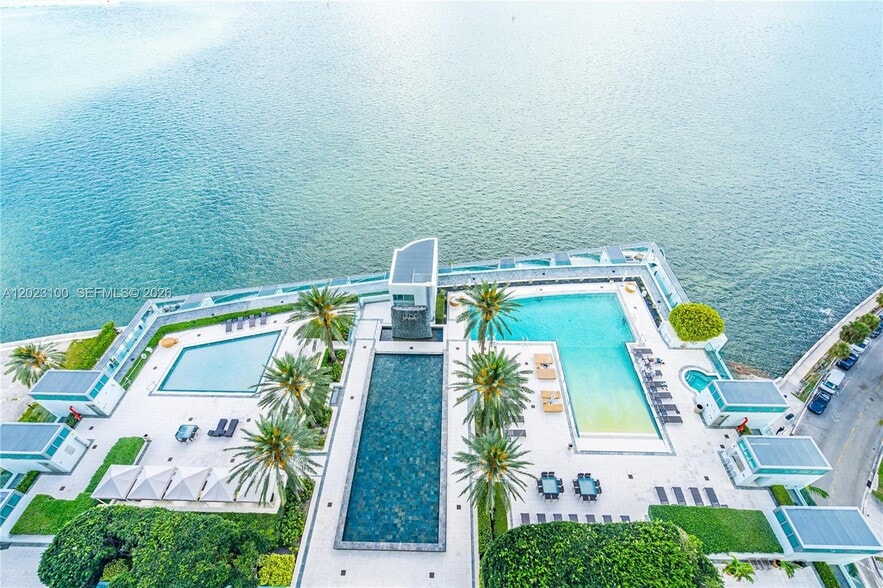 Building Photo - 1331 Brickell Bay Dr
