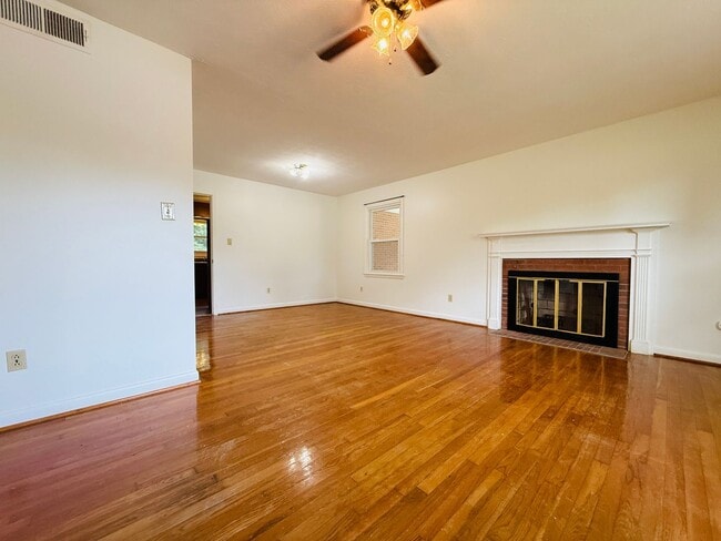 Building Photo - COMING SOON-1718 Patterson Circle