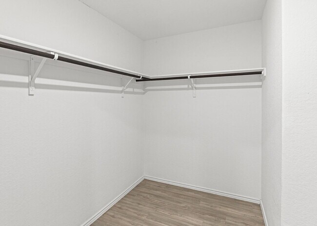 Building Photo - "Gorgeous 3-Bedroom Home with 2 Full Baths in San Antonio's Serene 1450 Sq Ft Retreat!"