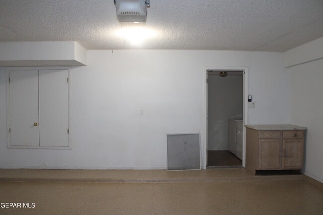 Building Photo - 11008 Rogers Hornsby St