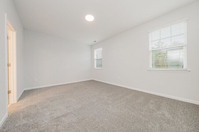 Building Photo - Turnkey & Move-in Ready Research Triangle Park Townhome