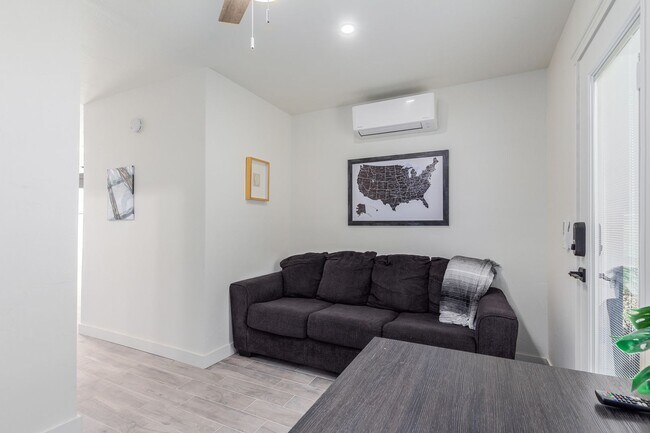 Building Photo - **COMING SOON!**Central- Charming 1 bd w/ ...