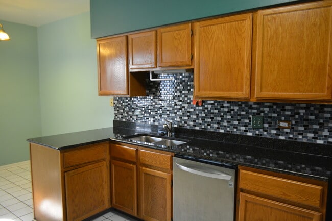 Building Photo - 613 W Parkside Dr