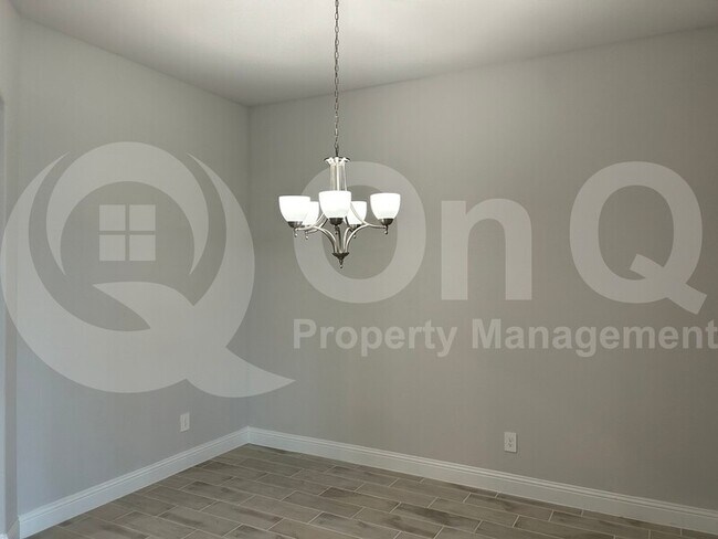 Building Photo - 533 Oleander Dr