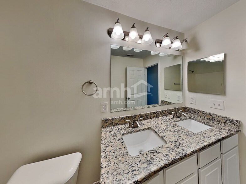 Building Photo - 524 Corbel Dr