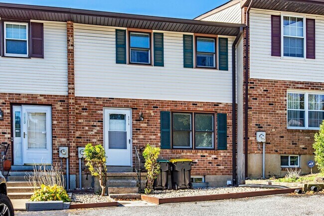 Primary Photo - 3 bedroom, 2 bath townhome in Pike Creek