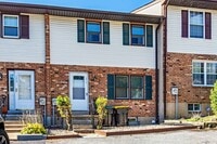 Building Photo - 3 bedroom, 2 bath townhome in Pike Creek