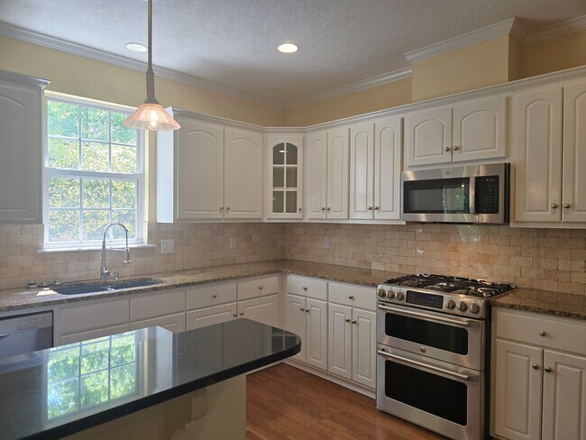 Building Photo - 932-p932 Windmill Pkwy