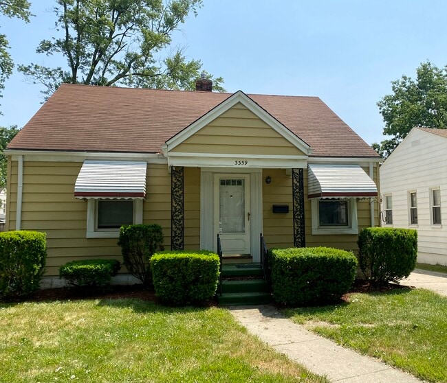Primary Photo - 3359 Pershing St