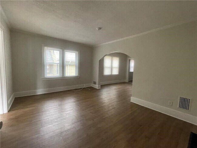 Building Photo - 36 Nye Park