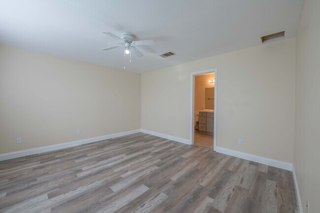 Building Photo - 529 W Metcalfe St