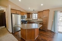 Building Photo - Move-In Ready NW Rochester Home with Finished Lower Level
