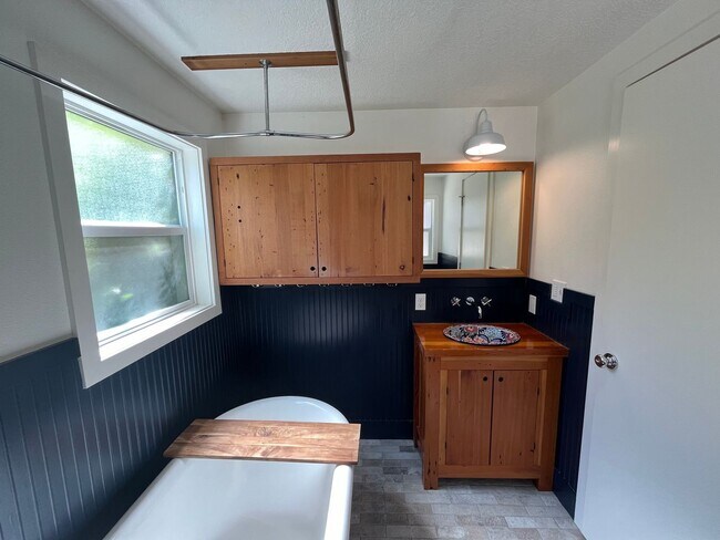Building Photo - Custom Built 1Bd/ 1Ba home in Piedmont Neighborhood! ~ Skylight, Driveway Parking, Washer/Dryer! ...