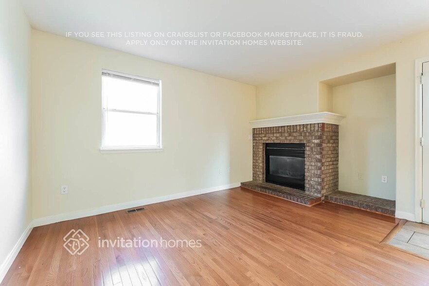 Building Photo - 4992 N Silverlace Dr