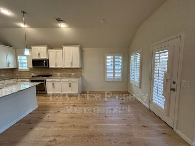 Building Photo - 952 Pinnacle Ridge Rd