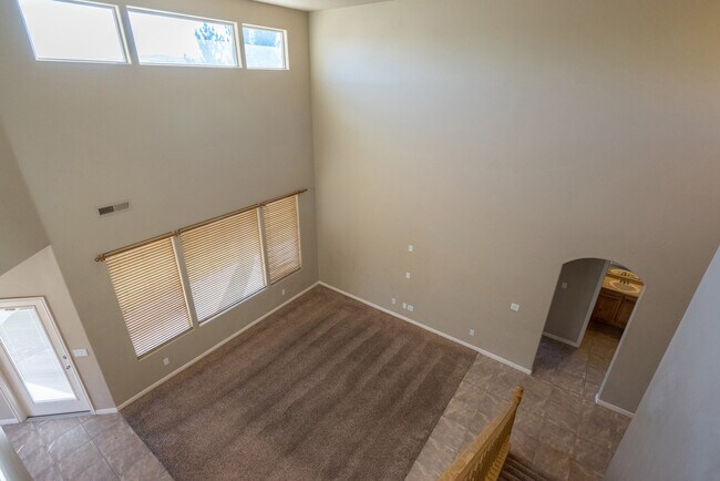 Building Photo - Beautiful St. George Home - Community Pool...