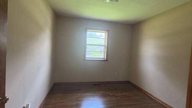 Building Photo - Freshly Updated Rancher w/ Detached Garage!!