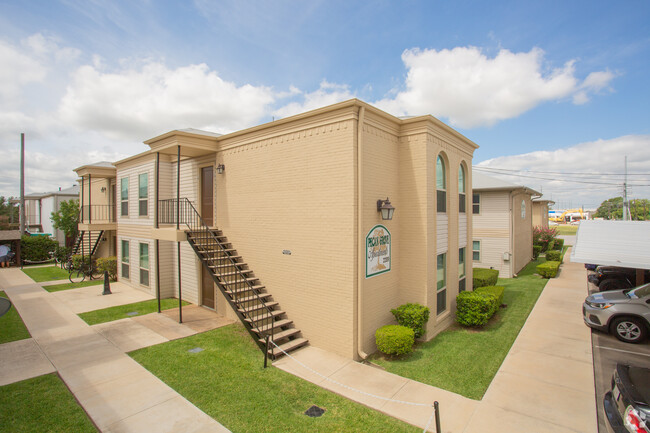 Building Photo - Pecan Grove - Studio