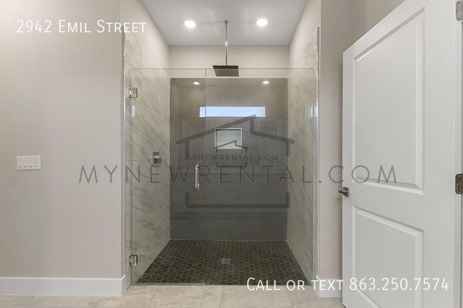 Building Photo - 2942 Emil St