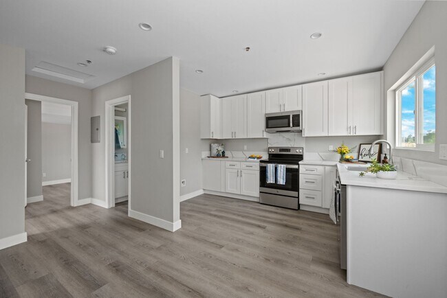 Building Photo - Reposado