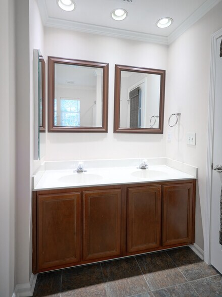 Building Photo - 420 Canewood Pl