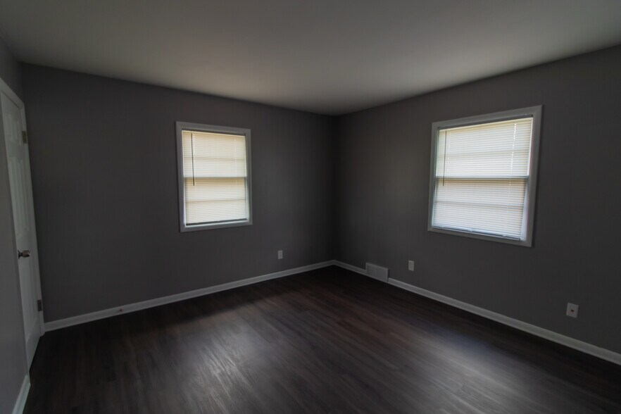 Back Bedroom - 2813 E G Ave