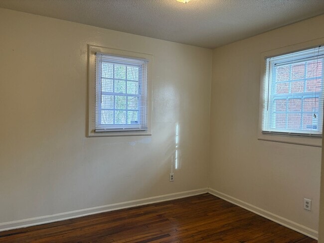 Building Photo - 3 Bedroom, 1 Bathroom House in High Point!