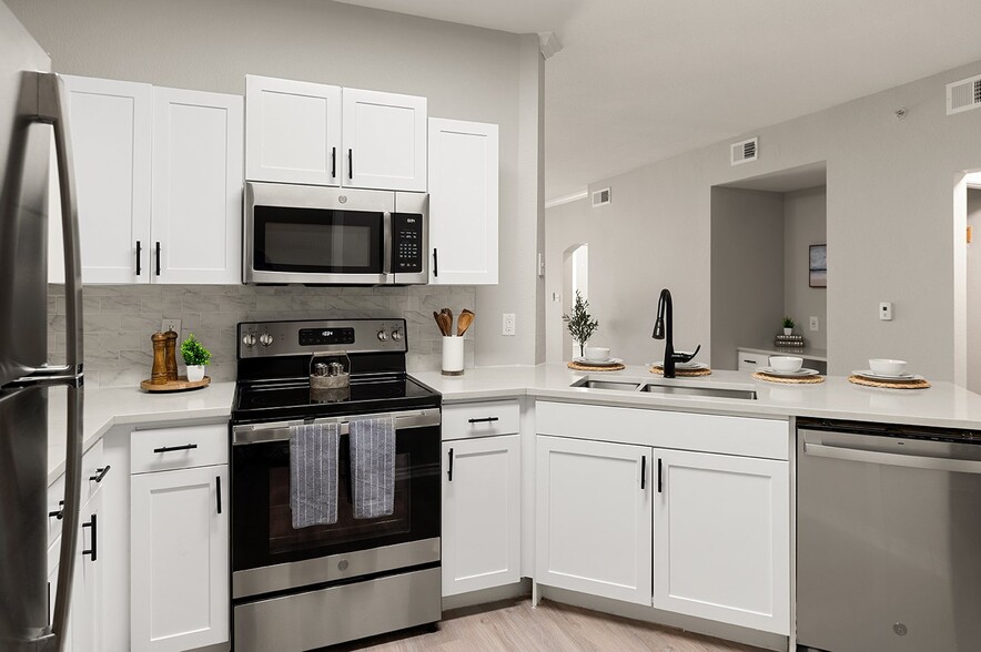 Stainless Steel Appliances - Villas of Vista Ridge