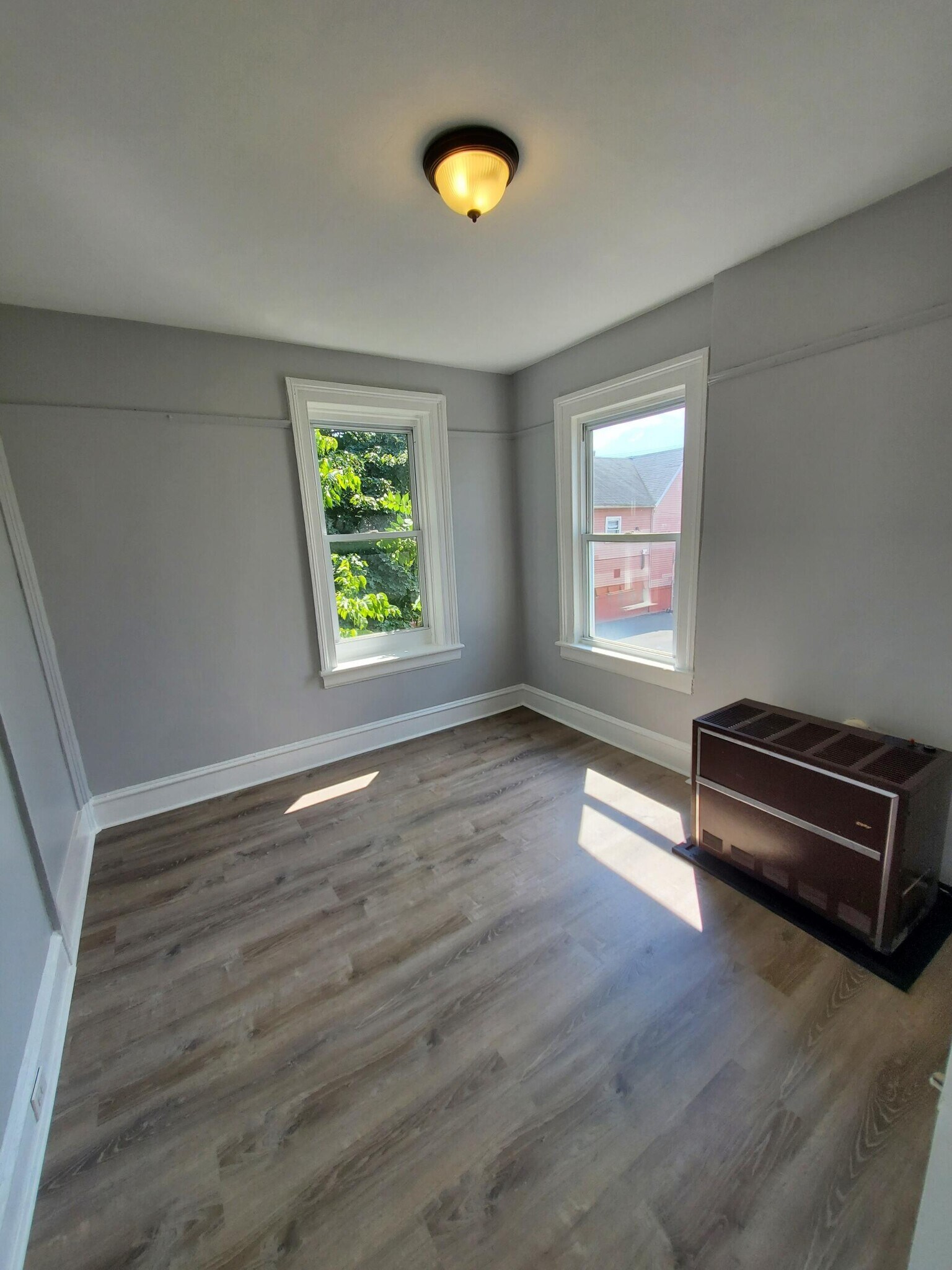 Building Photo - 177 W Parmenter St