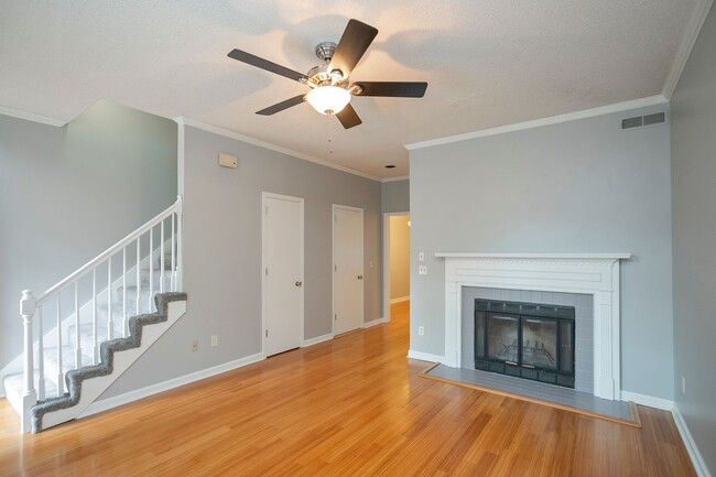 Building Photo - 127 Lakebrink Dr