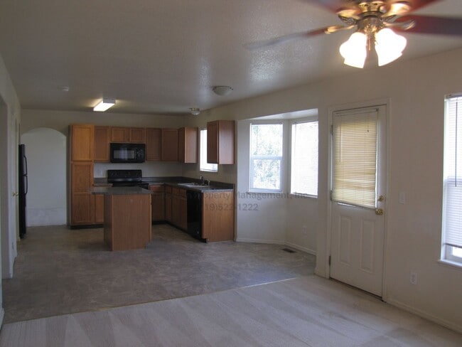Building Photo - Gorgeous 4 Bedroom Home in Widefield/Fountain Area