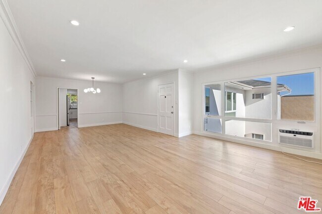 Building Photo - 1250 N Crescent Heights Blvd