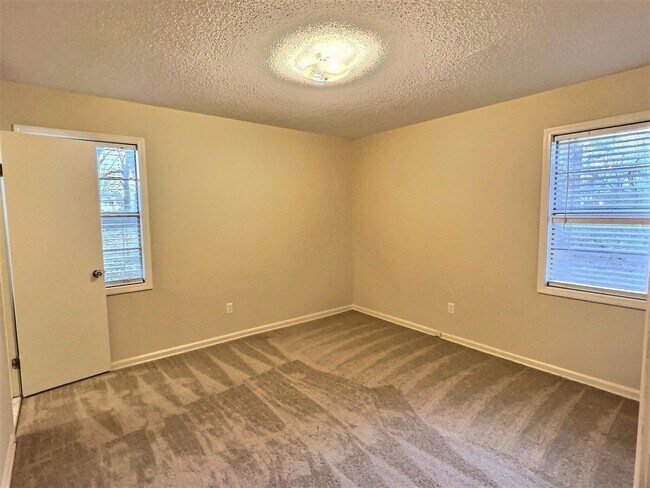 Building Photo - 514 Jeffrey Ln