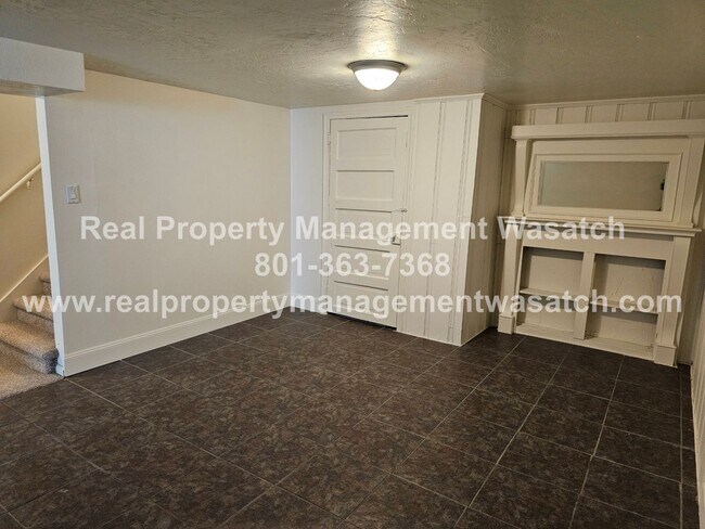 Building Photo - Check Out This 4 Bedroom 2 Bathroom Home i...