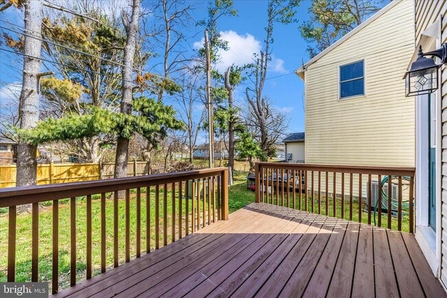 Building Photo - 1552 Crest View Ave