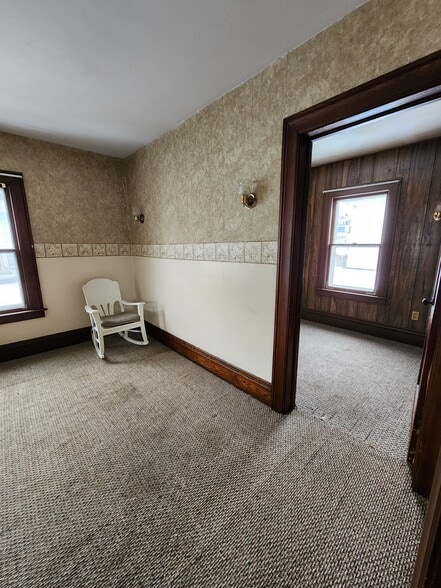 Building Photo - 161 Thayer St