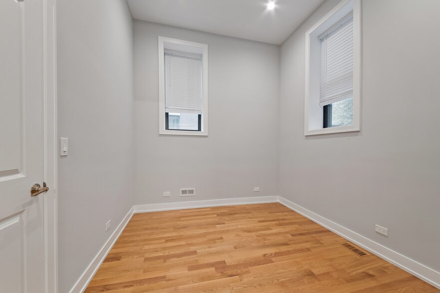 Building Photo - 1349 N Noble St