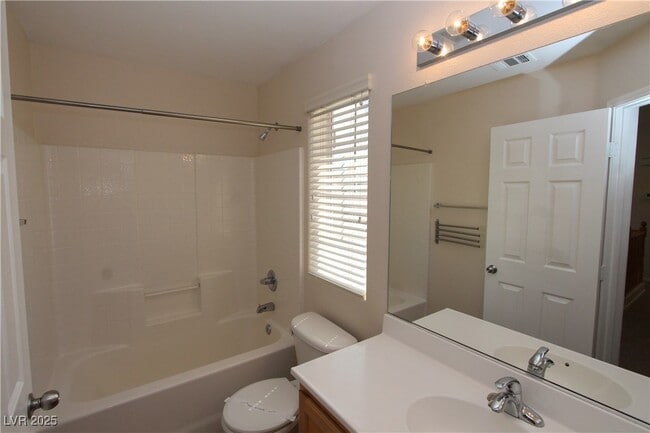 Building Photo - 2586 Highland Cliff Dr