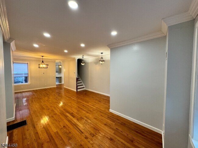 Building Photo - 47 Burnet St