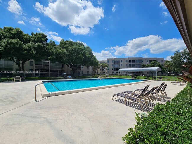 Building Photo - 9520 Seagrape Dr