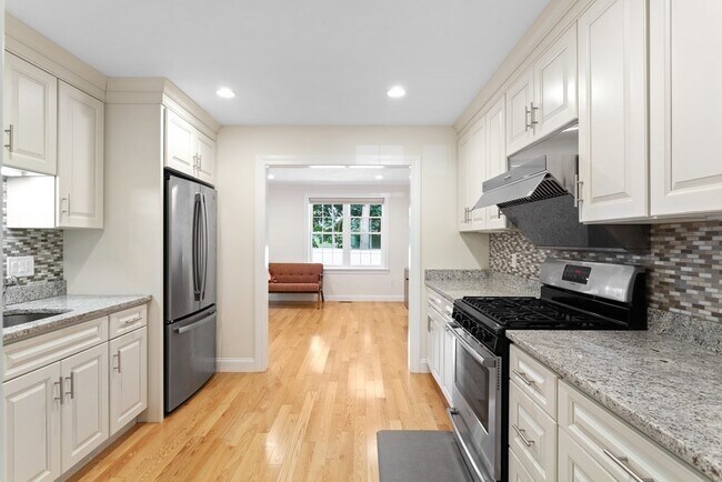 Building Photo - 89 Ossipee Rd
