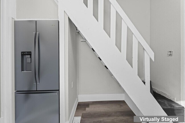 Building Photo - 111 S Vine St