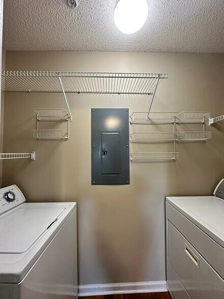 Building Photo - 906 Litchfield Way