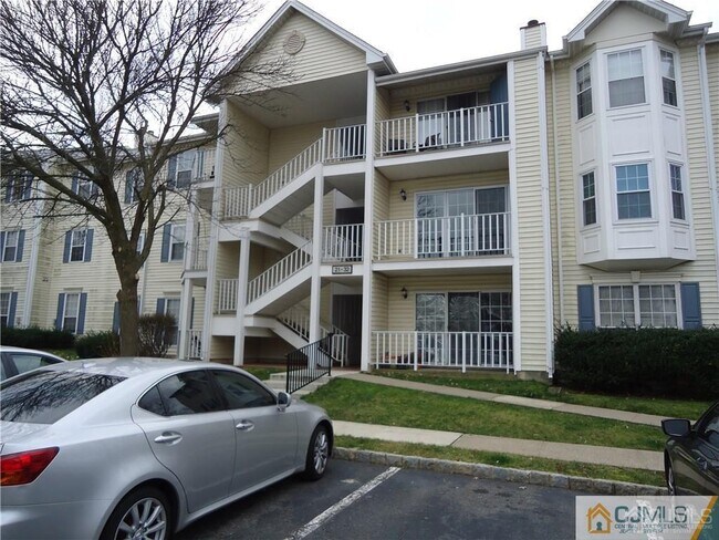 Building Photo - 28 Pembrook Ave
